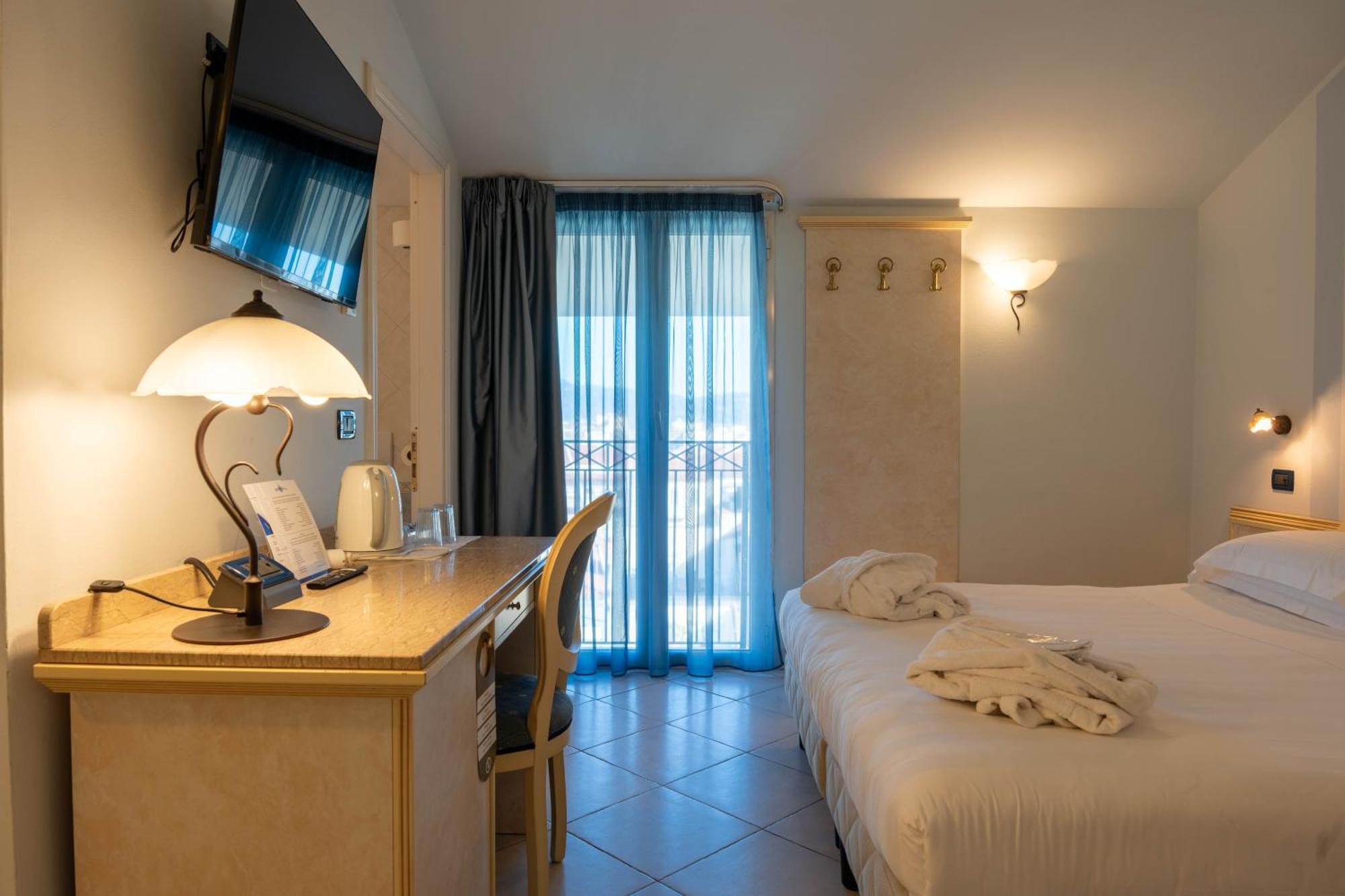 Hotel London Viareggio Exterior foto